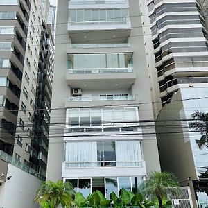 Avenida Atlantica, Beira Mar, Pe Na Areia